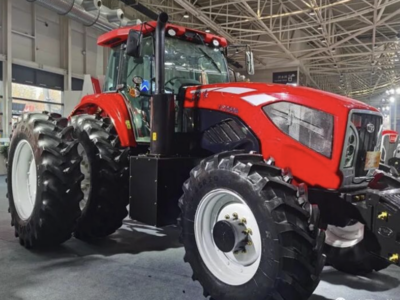 Трактор YTO LX2404 мощность 240 л.с