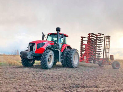 Трактор YTO LX2404 мощность 240 л.с